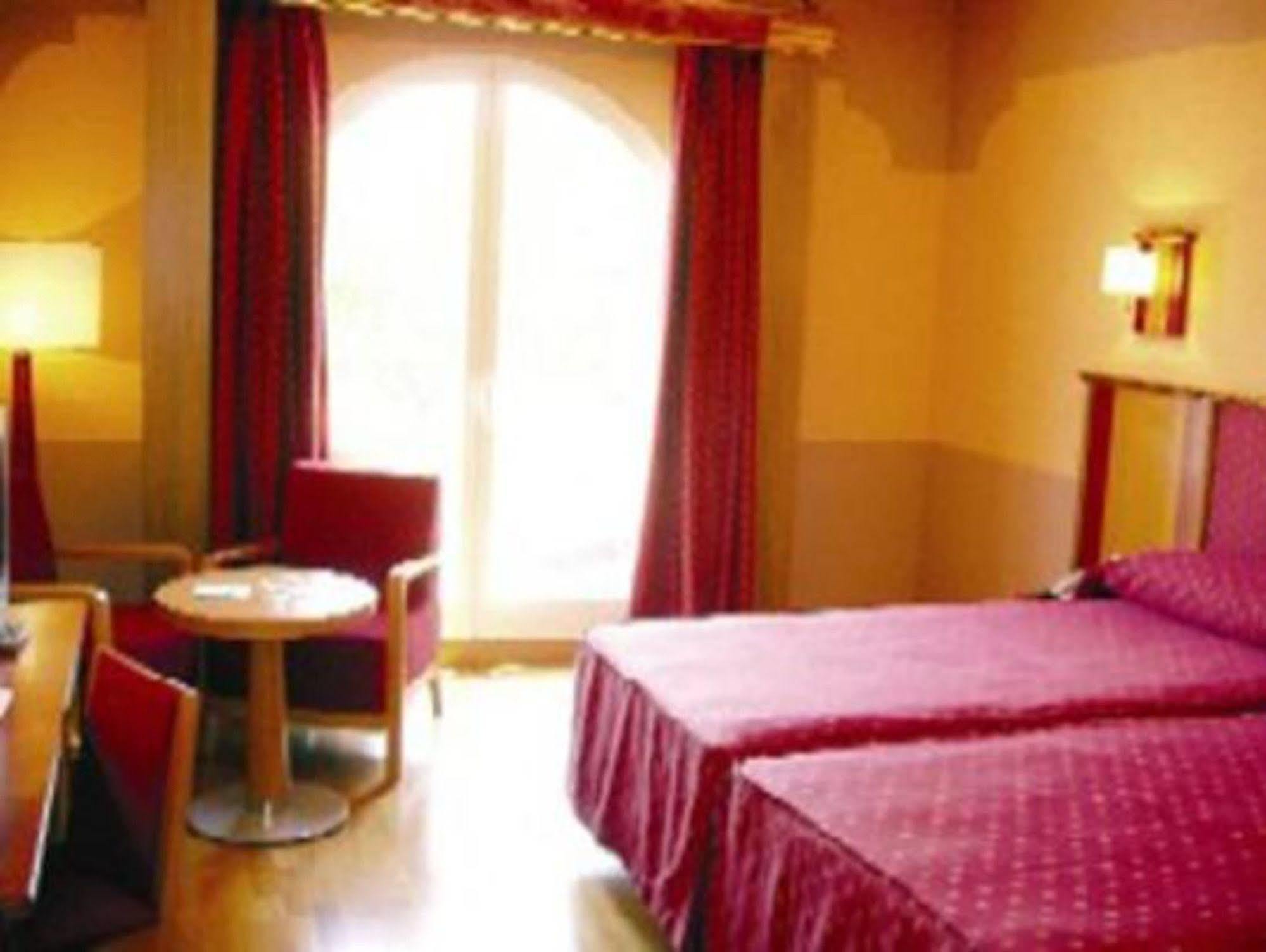 Hotel Fuente Las Piedras Cabra Eksteriør billede