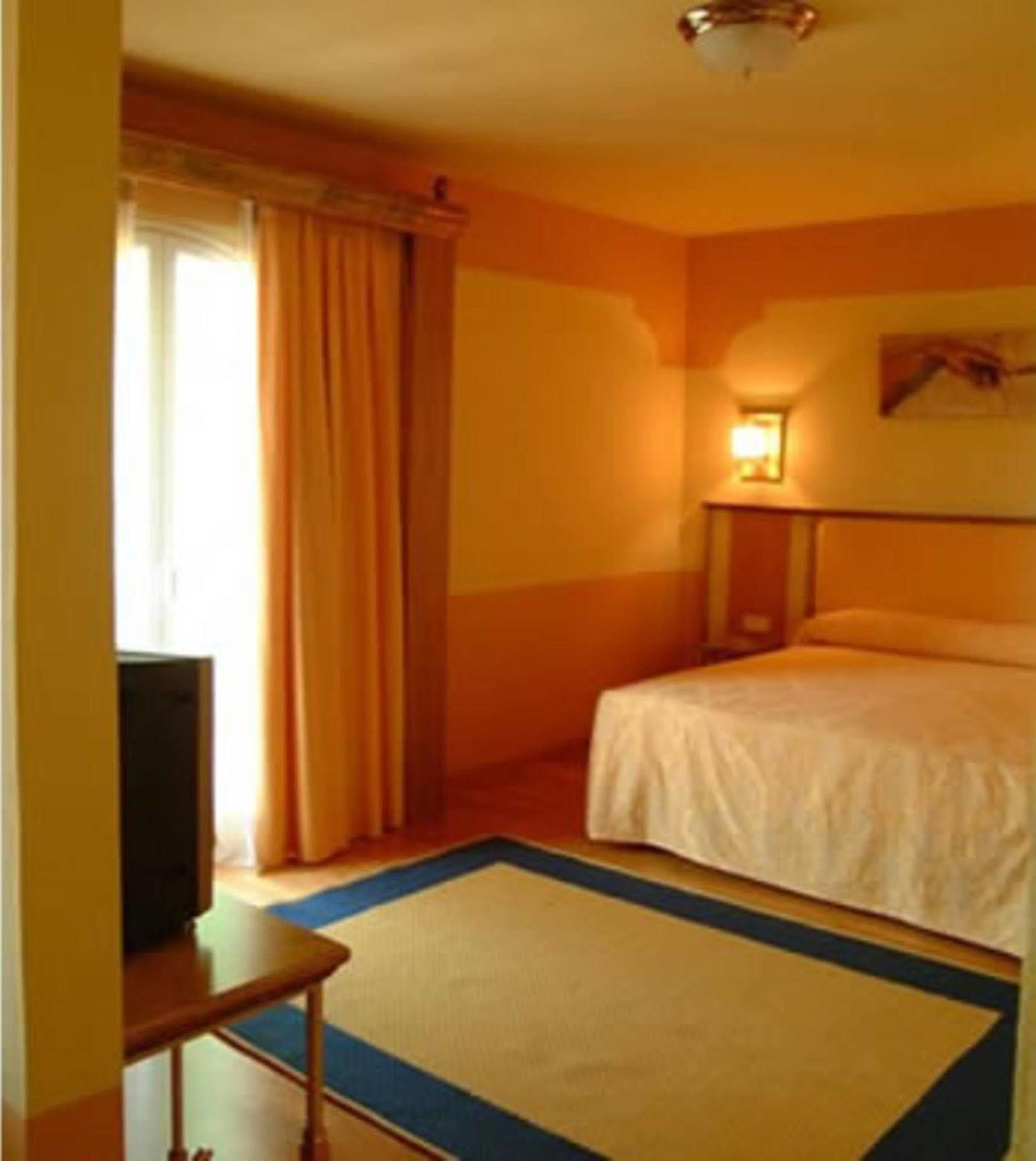 Hotel Fuente Las Piedras Cabra Eksteriør billede