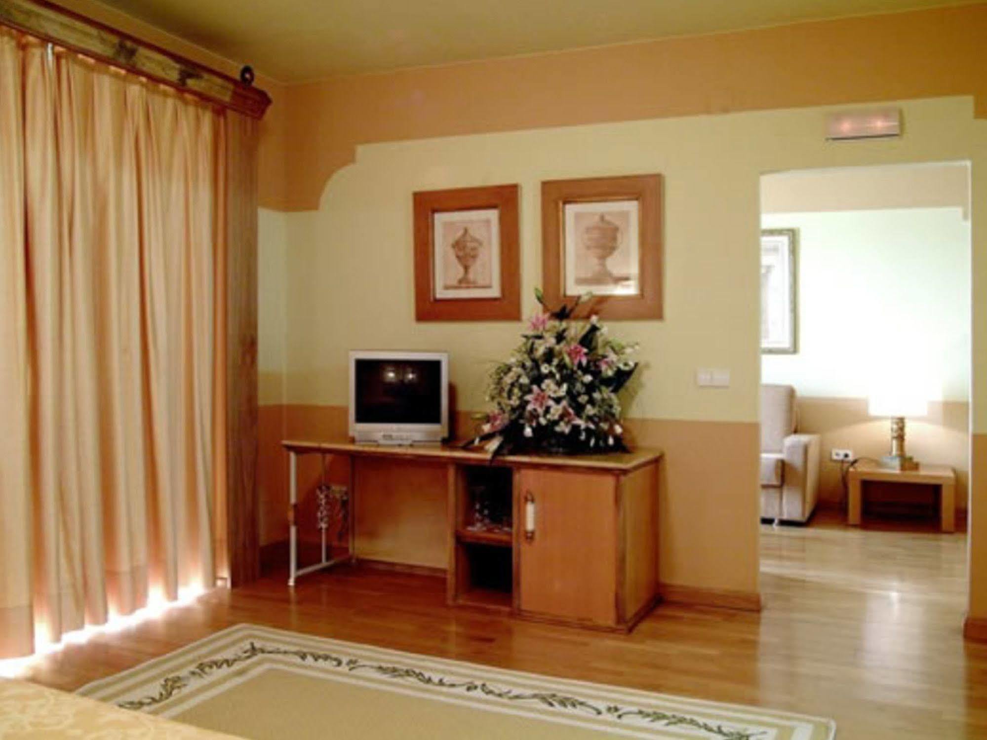 Hotel Fuente Las Piedras Cabra Eksteriør billede