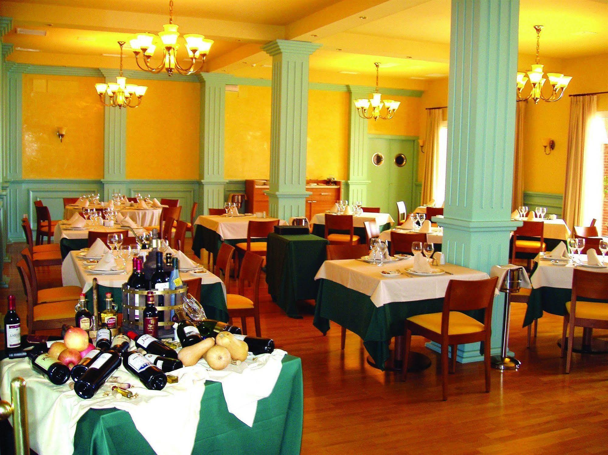 Hotel Fuente Las Piedras Cabra Eksteriør billede